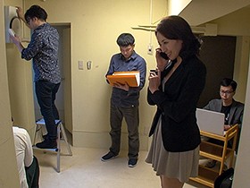 寝取られ社員旅行 女上司と一発ヤリたがる部下達にどんどん飲まされ泥酔した妻 僕とビデオ通話してる最中に中出しされていたなんて…谷原希美　サンプル画像02